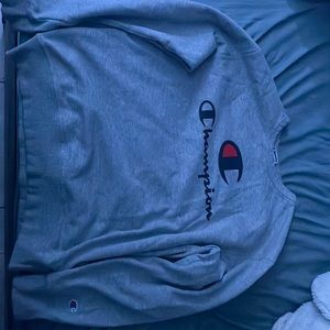 Size L champion crew neck